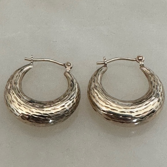 10k Solid Gold Hollowed Hammered Hoop Earrings - Picture 4 of 15